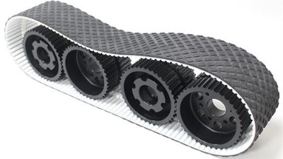 济南安耐光伏清洗<i style='color:red'>机器人履带</i>：17°爬坡如履平地