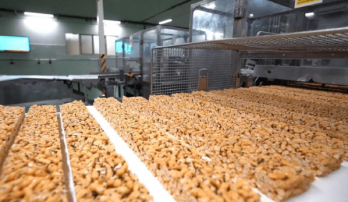 客户见证：从鸡肉分割到沙琪玛生产，感受防粘输送带的独特魅力