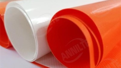 养鸡场的理想选择！加导条的刀刮布<i style='color:red'>清粪带</i>