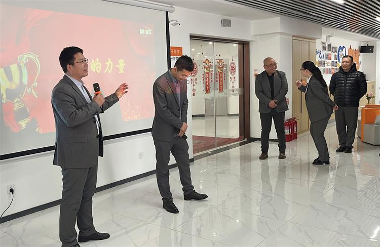 2月销售启动大会-7