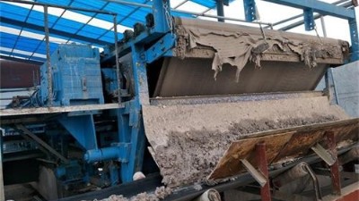 济南安耐研发防跑偏聚酯网带，为国际客户攻克污泥脱水输送难题