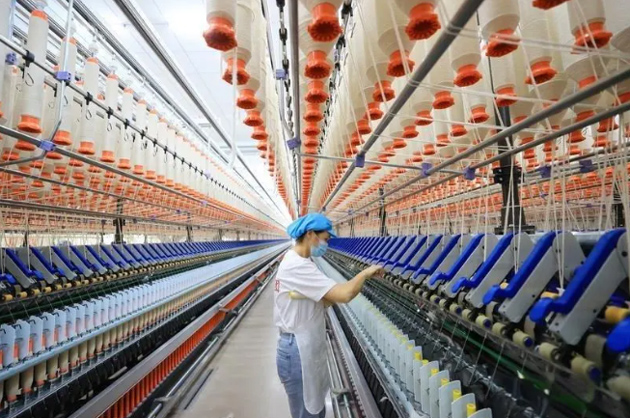 “数智”赋能产业升级，济南安耐传送带厂家助力制造业数字化转型