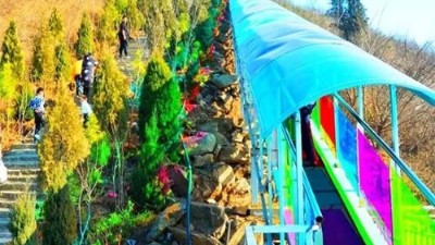 暑期经济火热来袭！景区靠“躺平登山”实现客流翻番